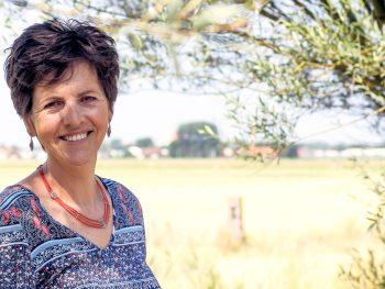 Foto van Claudia van Leent bij de pagina "Wie is Claudia van Leent?" op de website van Lopende ZAKEN wandelcoaching.